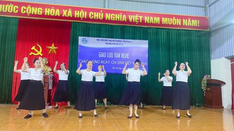 Chương trình giao lưu văn nghệ chào mừng ngày gia đình Việt Nam